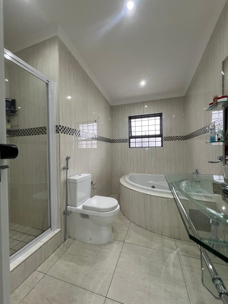 6 Bedroom Property for Sale in Brymore Eastern Cape